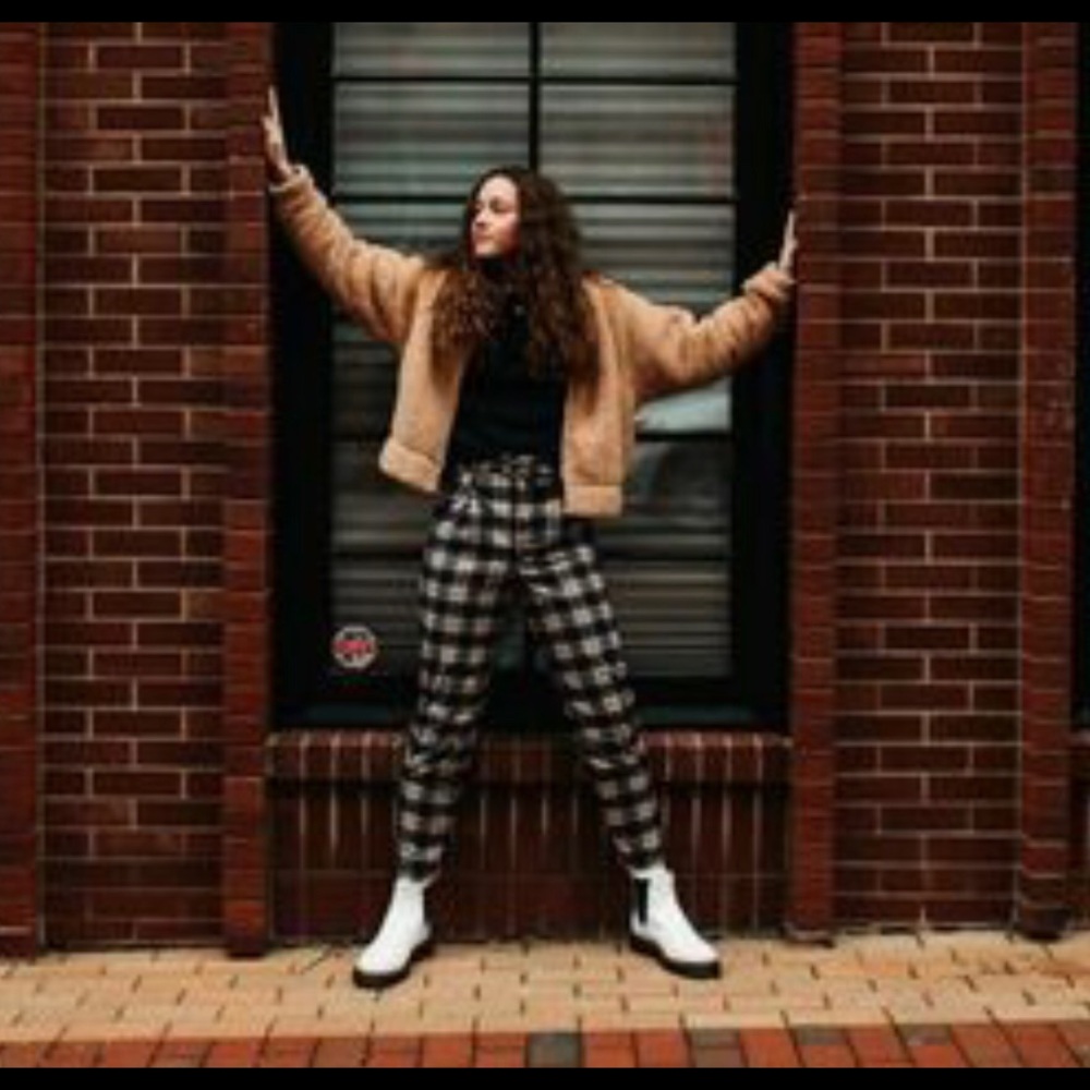 New Dr. Martens White Leather “Softy-T” 2976 Chelsea Boots - Picture 2 of 16